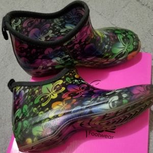 Short rain bootie
